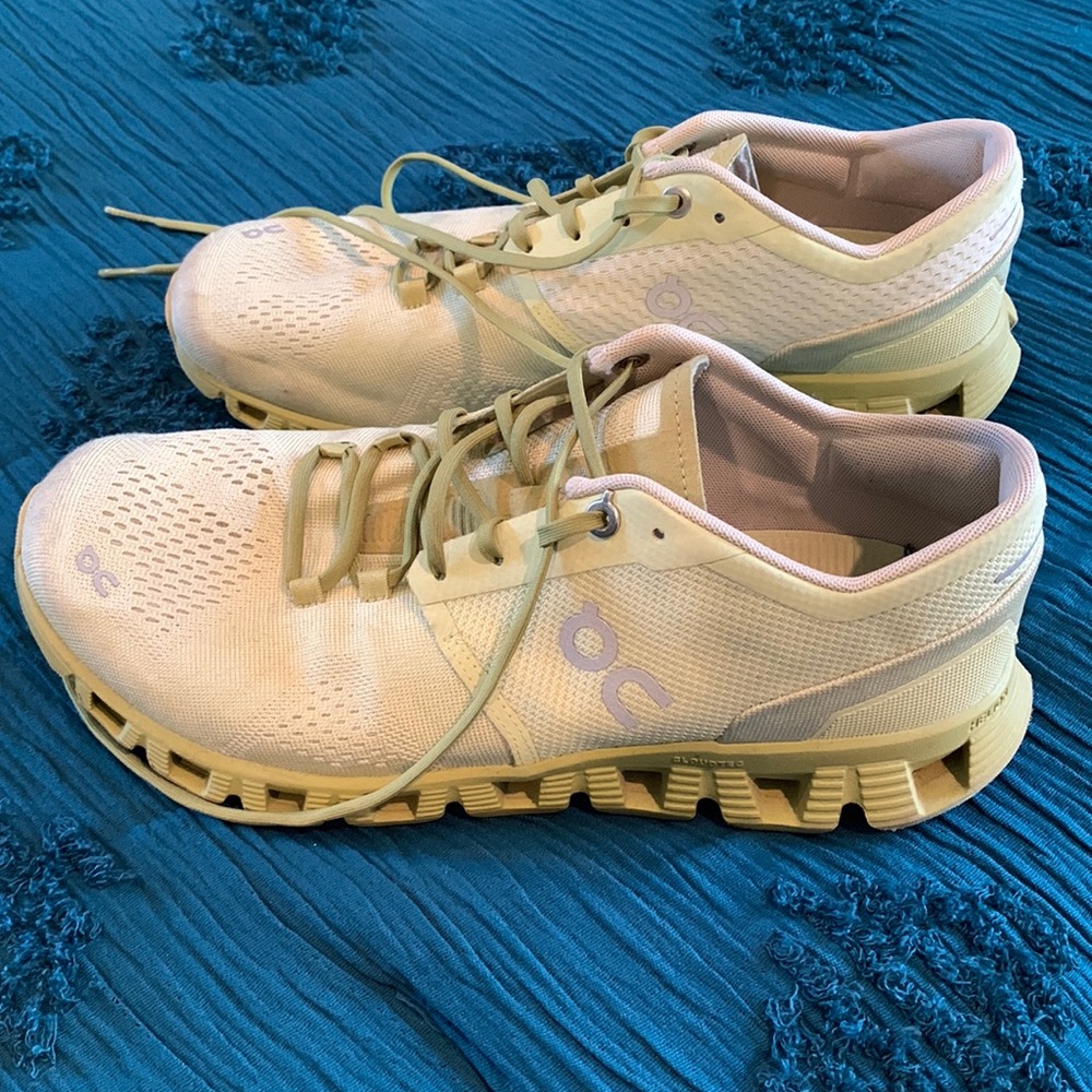 On Cloud X sneakers